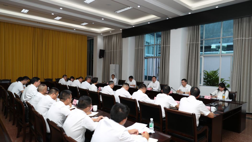 州委学习贯彻习近平新时代中国特色社会主义思想主题教育领导小组第三次会议强调：坚持高标准严要求  确保主题教育抓出高质量好效果