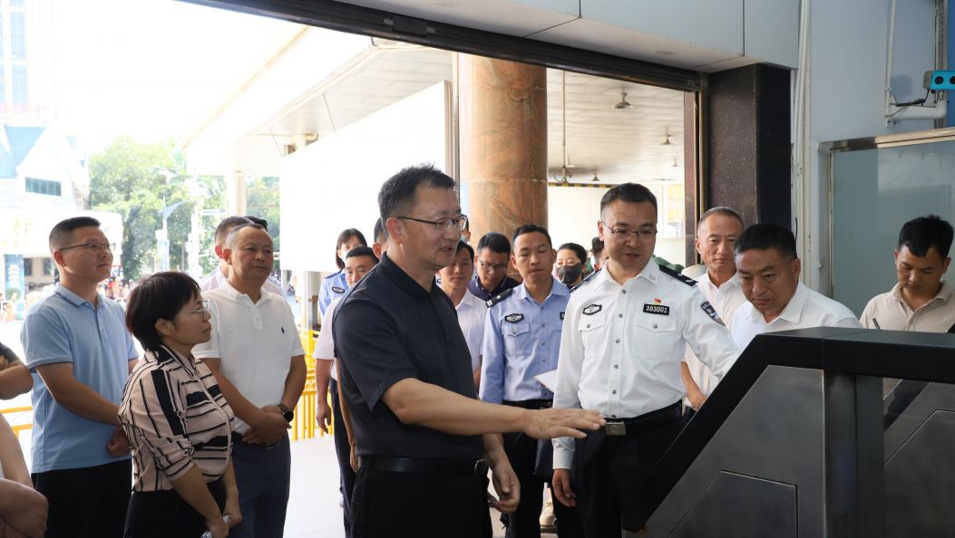 姜山在瑞丽市边境一线调研时强调：全力以赴做好固边稳边兴边各项工作