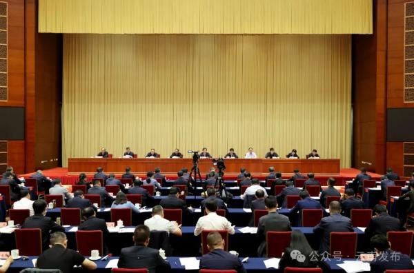 坚决整治形式主义，切实减轻基层负担！今年云南重点纠治这12类问题