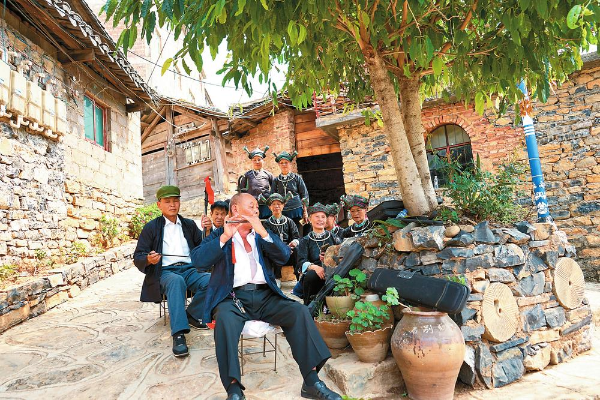 文化中国行丨百年壮寨展新颜 古韵石别迎客来