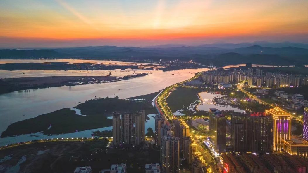 共“话”十万大山下的民族团结“同心圆”