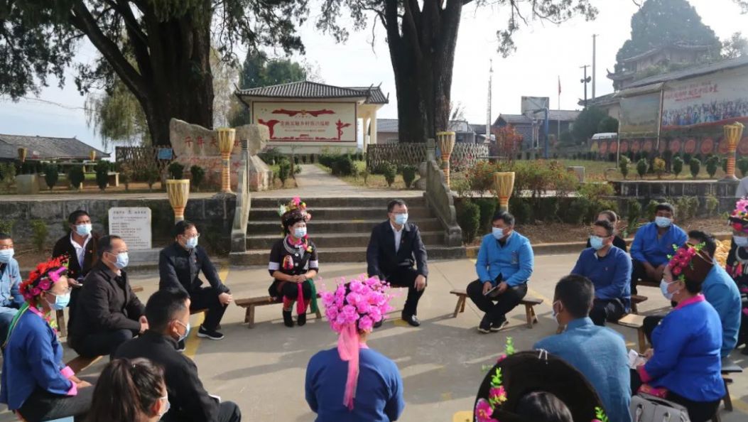 姜山在陇川县户撒乡宣讲党的二十大精神时强调 :牢记嘱托 感恩奋进 建设安全美丽富饶新家园