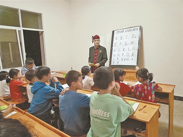 文化中国行 | 景颇山寨开了个载瓦语小课堂