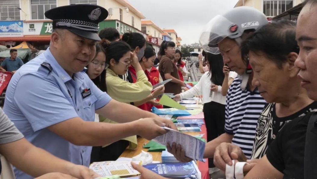陇川县开展2024年国家网络安全宣传周集中宣传活动