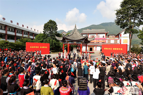 王宁赴宁洱县宣读习近平总书记给普洱民族团结誓词碑盟誓代表后代的回信