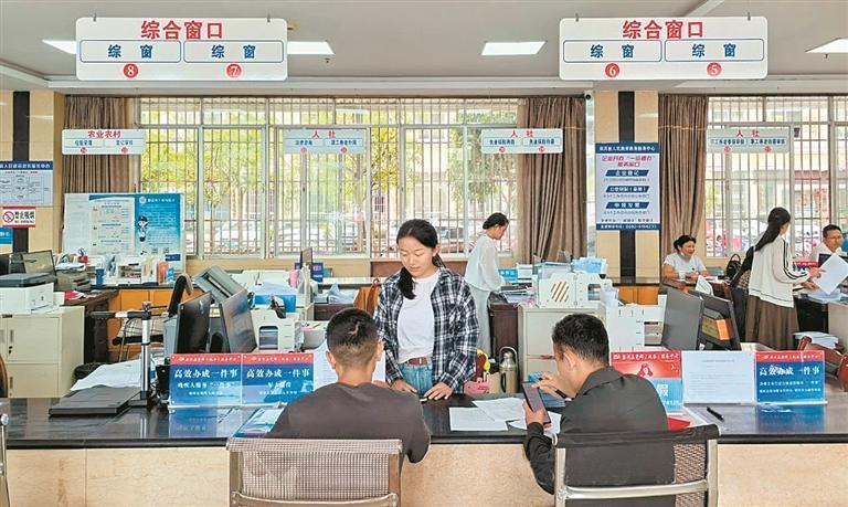 梁河县政务服务管理局：  作风建设促服务 效能提升获好评