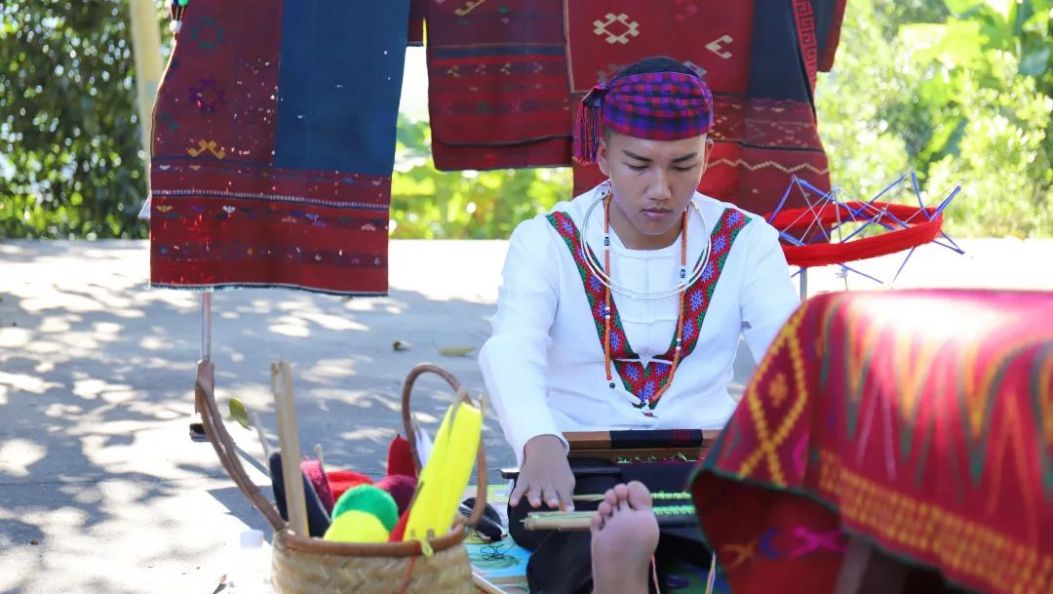 德宏新青年 | 目然干团：当20岁小伙回山里织布