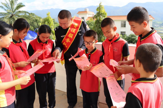 用宪法之光 点亮法治之路