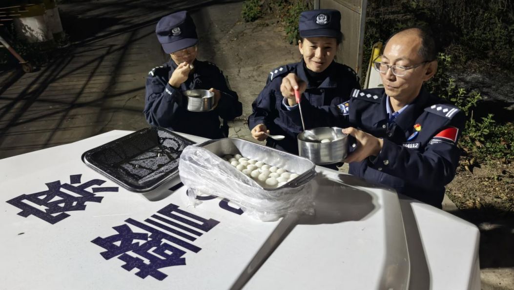 元宵暖警营—芒棒分站包汤圆庆团圆
