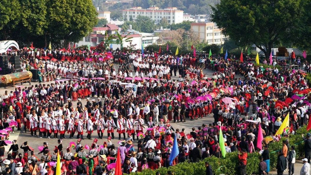 盈江：目瑙纵歌盛会奏响新时代民族团结进步恢弘乐章