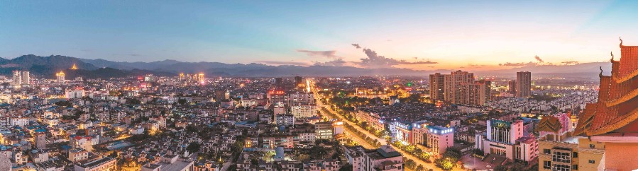 ကဗျာနှင့် ဘဝခံစားမှုကိုရှာဖွေရန် တက်ဟုန်းကိုလာရောက်ခြင်း  တက်ဟုန်း၌ ခရီးသွားနေထိုင်သူတို့၏ ပျော်ရွှင်ဖွယ်ဘဝ