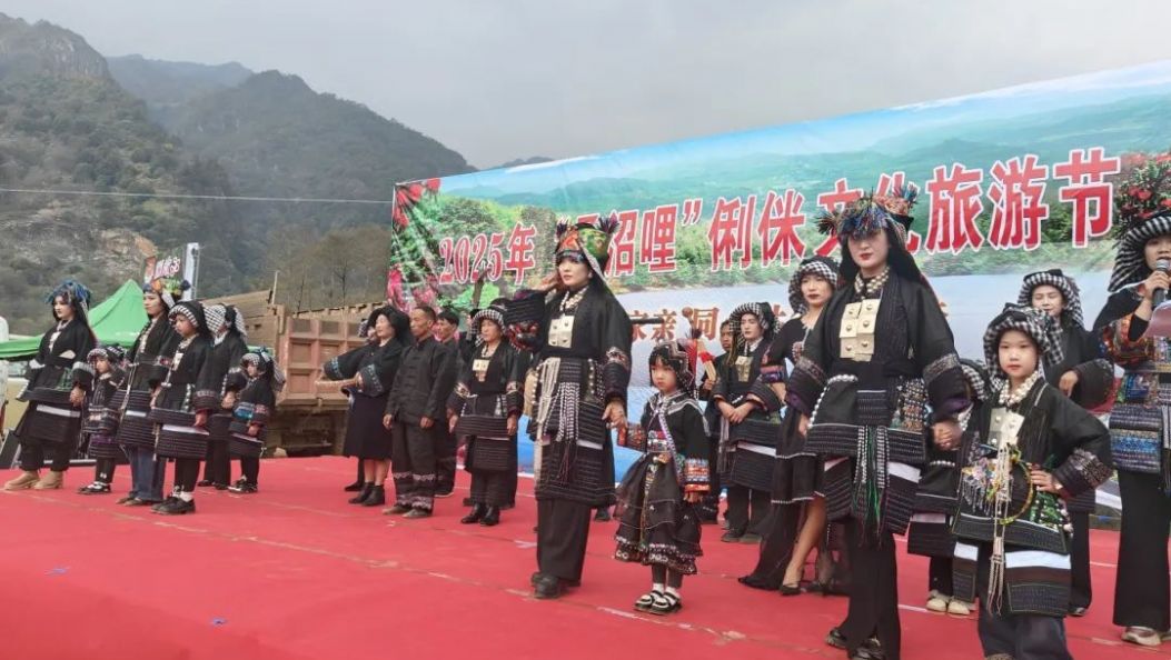 吃烤全羊过“桑沼哩”，感受神秘俐侎文化