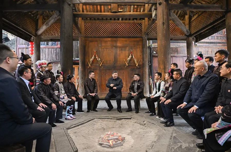 习近平总书记的“板凳座谈会”