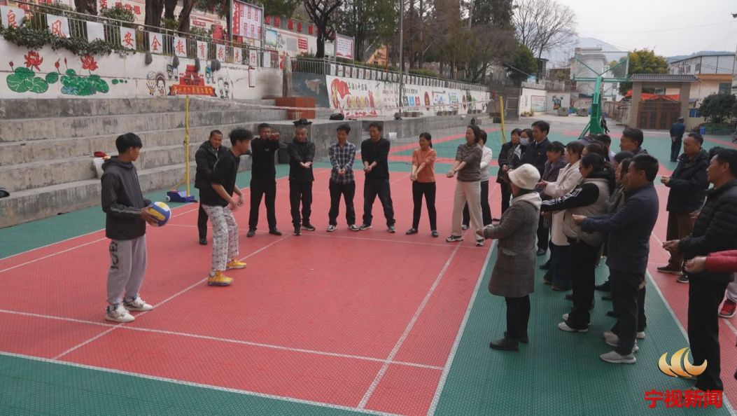 课间十五分钟丨宁蒗城关二小：体育运动+游戏，师生共欢乐