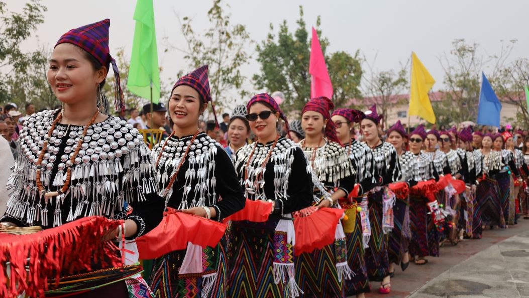 目瑙纵歌唱响民族团结进行曲