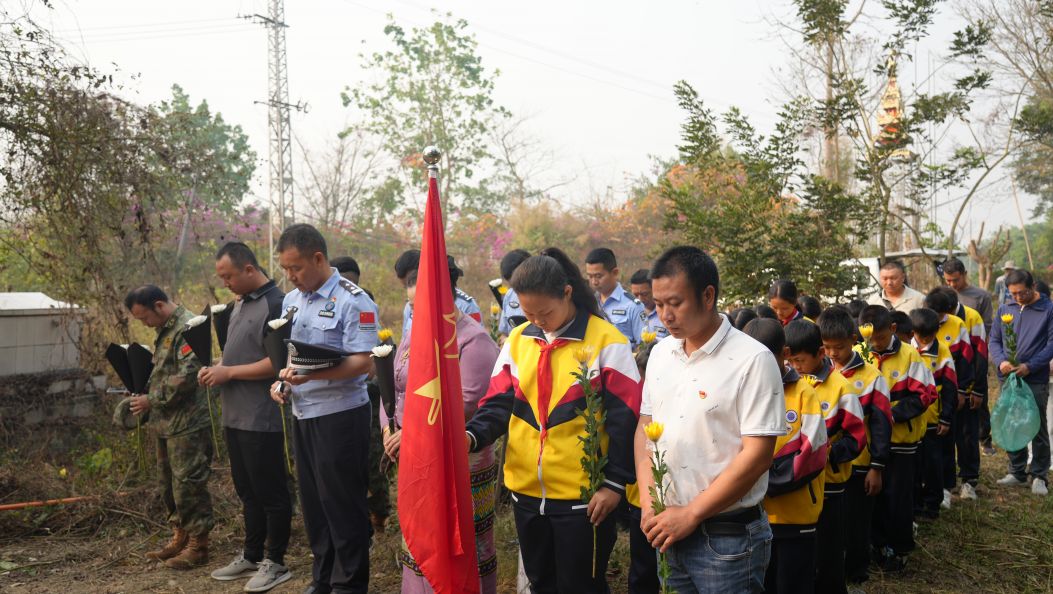 瑞丽：清明祭英烈 传承红色基因