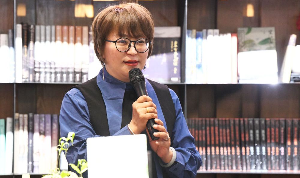 迎接读书日，纳西女作家的这本诗集出版发行了