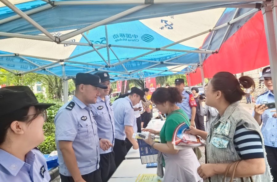 筑牢反诈防线，守护好人民群众“钱袋子”——德宏移动联合芒市公安局开展防范电信网络诈骗宣传活动