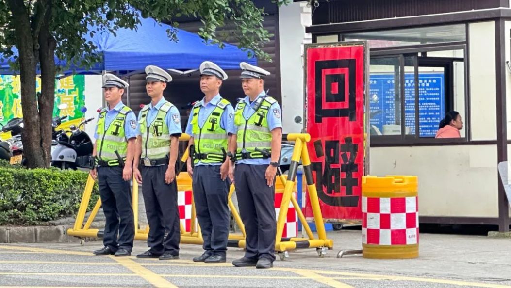 德宏交警全力护航高考√为6247名学子铺就平安赴考路
