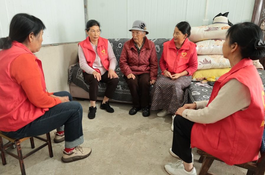 德宏州“一老一小”民生工程创新样本观察之 一抹“夕阳”暖侨乡