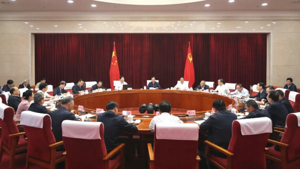 省委理论学习中心组举行集中学习 深入学习贯彻习近平文化思想 扎实推进文化强省建设 王宁主持并讲话