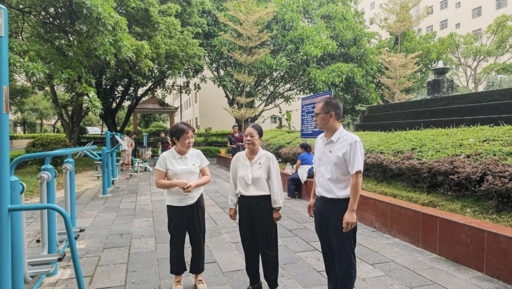 德宏州政协领导深入挂钩社区开展调研慰问