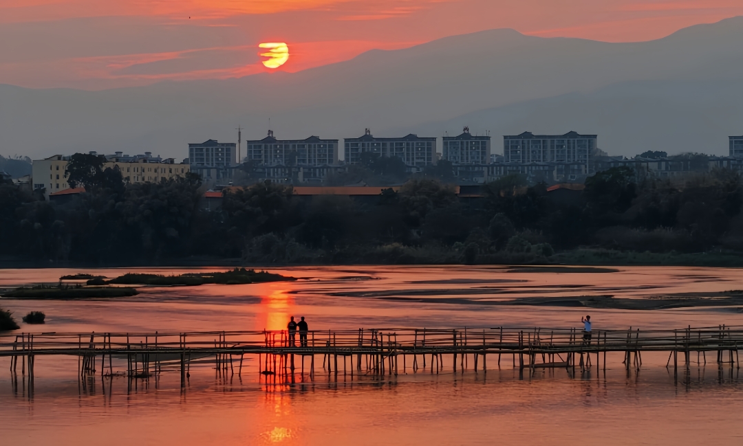 看落日，追晚霞，当然要去大盈江啦~