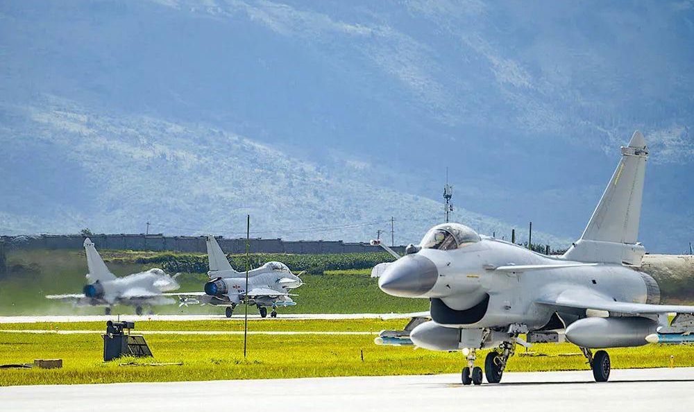 时政微观察丨在强军新征程上再立新功