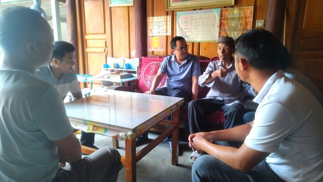 盈江县委县政府领导看望慰问百岁老兵