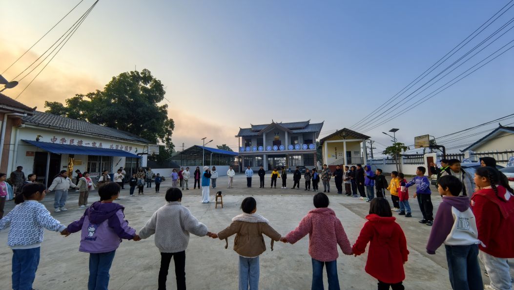 户育乡：民族团结石榴籽    一老一小总关情