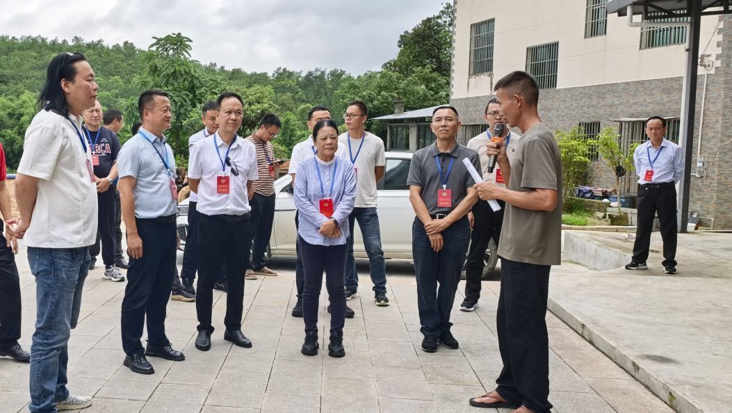 德宏州政协委员视察基层社会治理工作