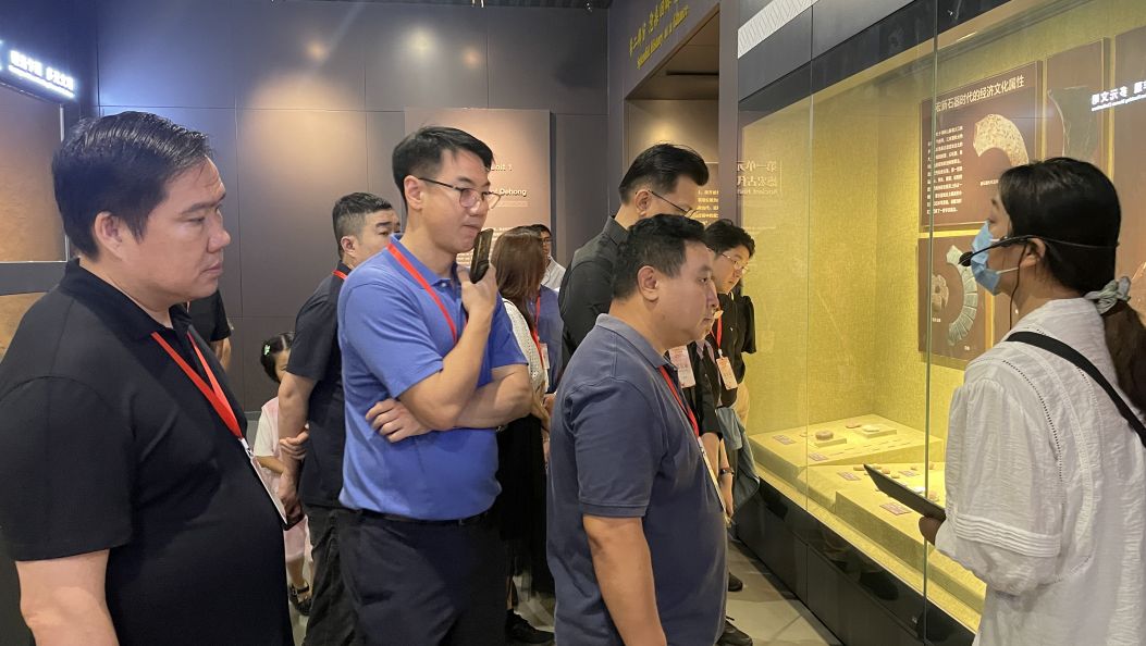 海外侨胞新生代“南侨机工”历史研习团走进德宏