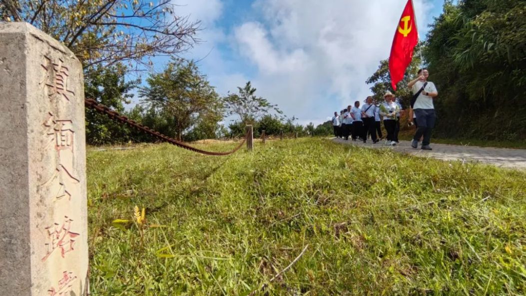州融媒体中心举行系列活动深化爱国主义教育