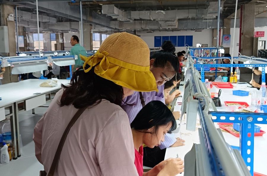  中央八项规定精神在瑞丽市户育乡结出“增收果”    精准服务解民忧   “饭碗”送到家门口