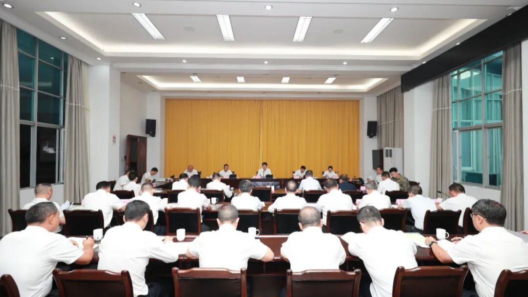 州委常委会召开会议 王云霏主持