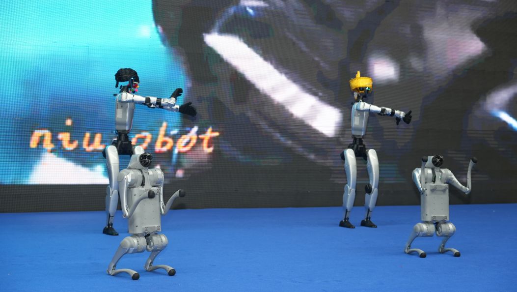 德宏州第二届青少年机器人无人机竞赛在芒市成功举办