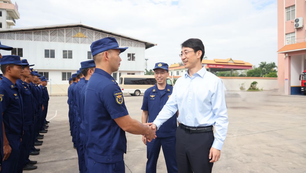 王云霏调研检查节日安全保障工作时强调：守住安全底线  强化服务保障 确保全州各族群众平安祥和过节