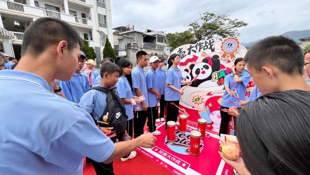 瑞丽五中：中缅学子共庆中秋游园
