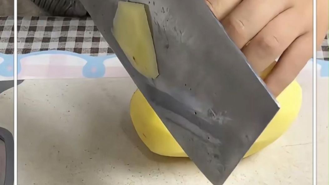 切土豆总是按不稳，切不好？只需10秒教你学会正确方法