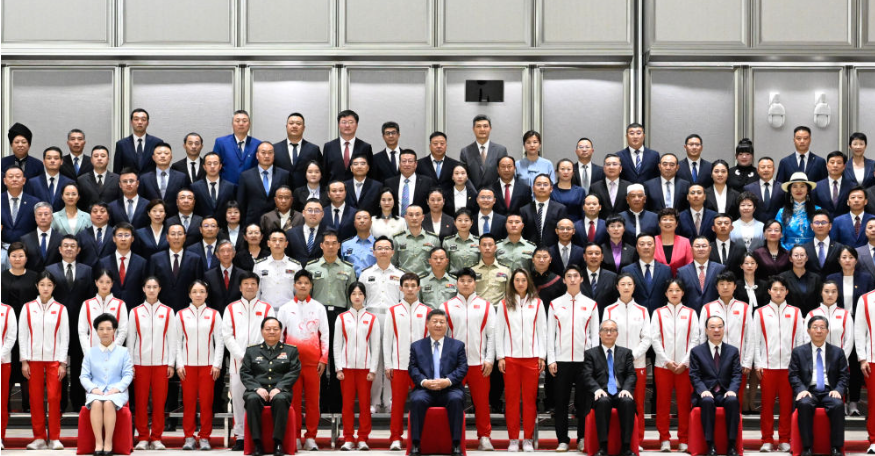 习近平接见全国群众体育先进单位、先进个人代表和全国体育系统先进集体、先进个人代表