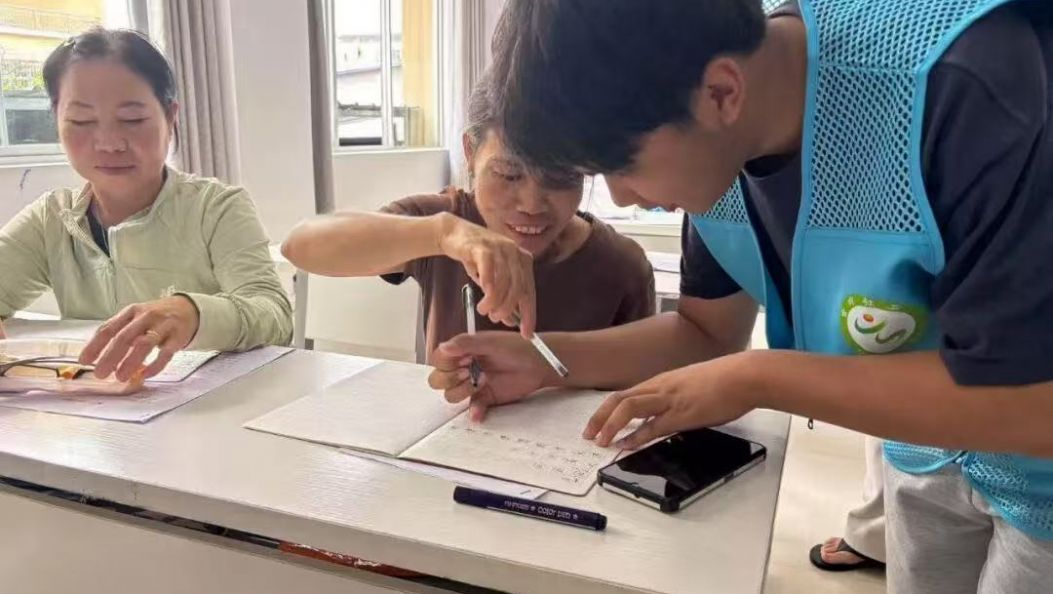 盈江：“双语夜校”传温度 外籍学员收获实用技能