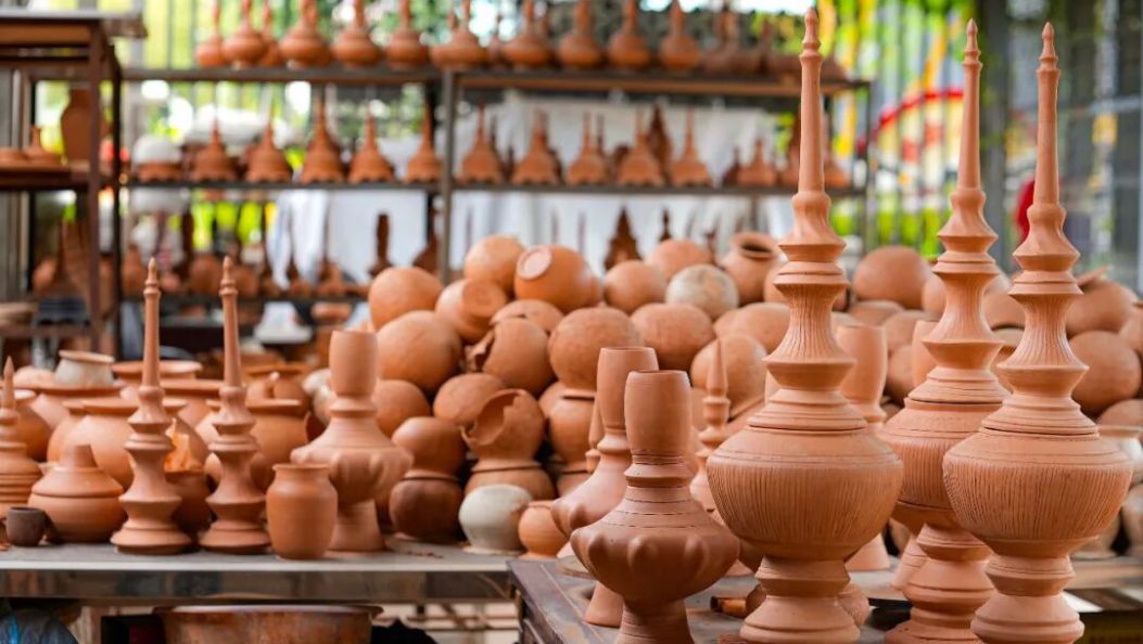 不是景德镇去不起，而是德宏傣陶更有性价比