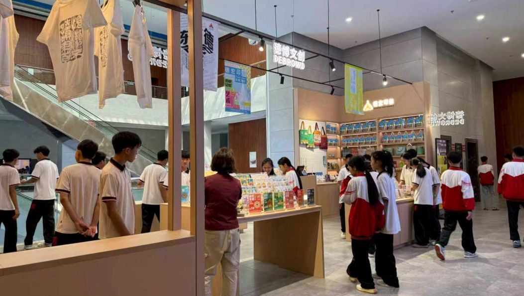 从“清华游子”到“芒市创客”：旅居人才的回归与城市的温度