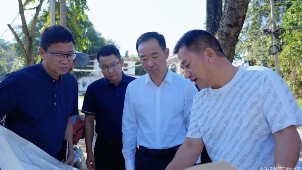 瑞丽市城市河道污染治理综合整治工作现场会强调：抓实综合整治 建设美丽瑞丽