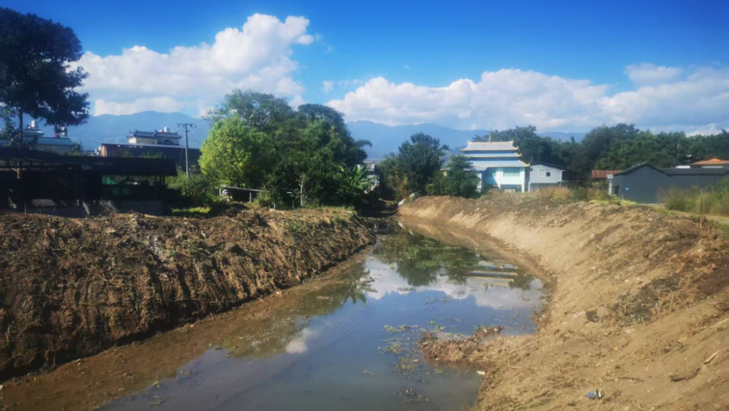 盈江：城区河道清淤进行中，河道环境提升初见成效