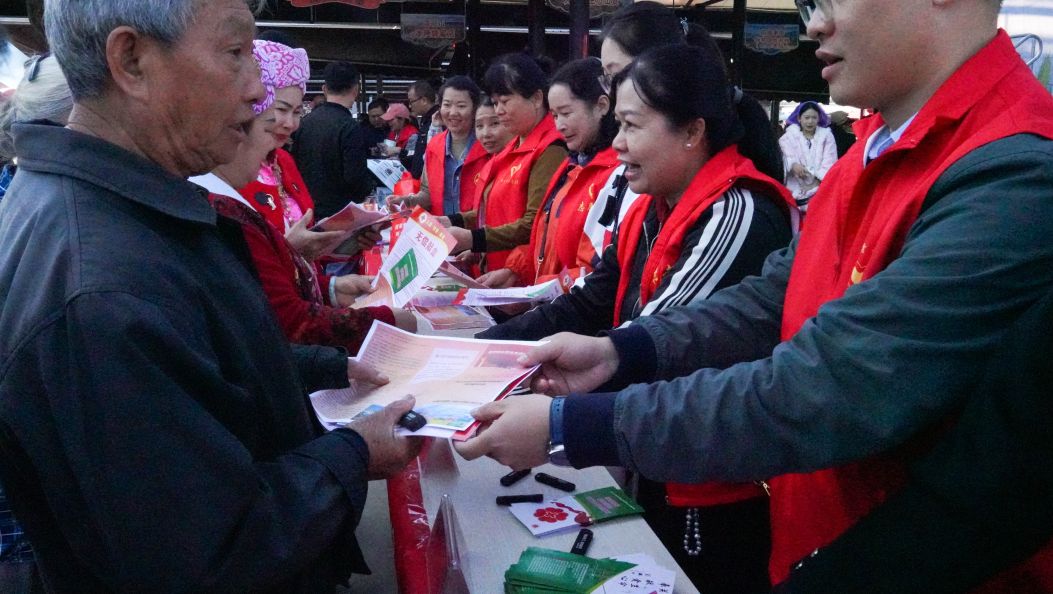 盈江：“五个普及”暨“三下乡”活动精准服务基层需求