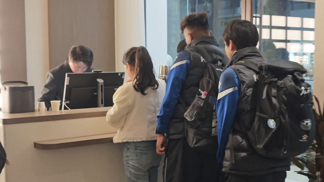 滇超联赛丽江代表队抵达德宏