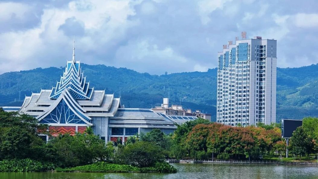 拍沙滩大片、逛小吃街、看湖景……德宏这太值了！