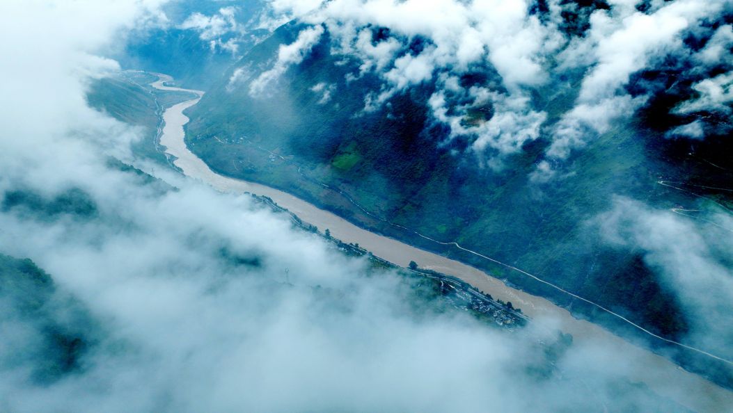 新时代 新征程 新伟业 | 怒江美丽公路：串起峡谷风光与幸福生活