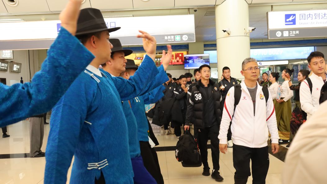 玉溪代表队抵达芒市备战滇超